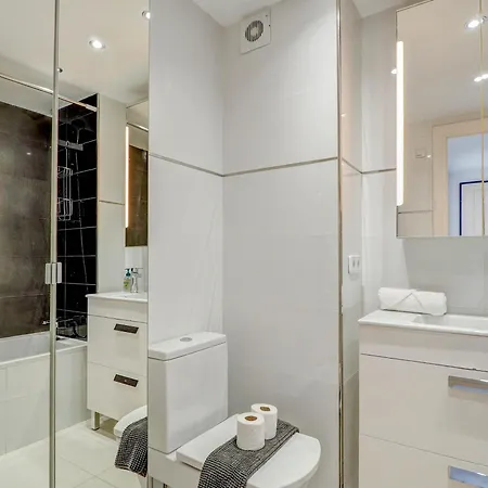 아파트 Marina Duplex By Hello Homes 시체스